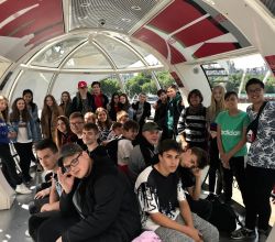 Jedna skupina žáků v kapsuli London Eye